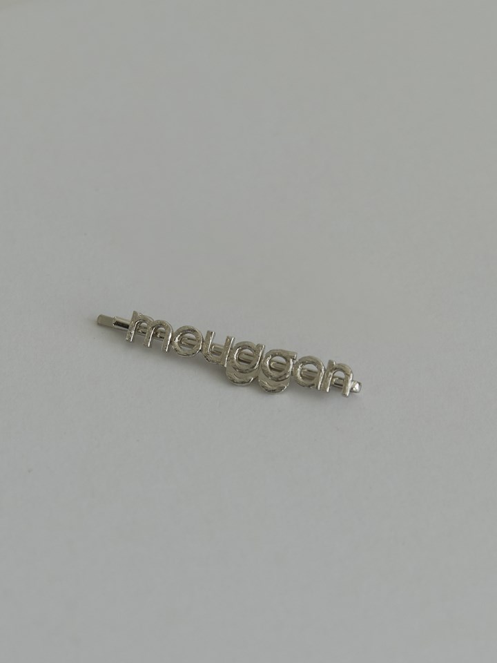 mouggan LOGO PIN 品牌飾物夾