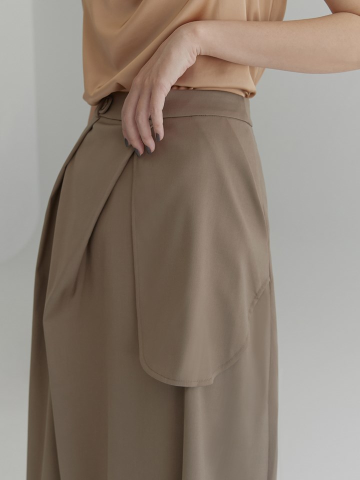 Asymmetric Pleated Skirt 不對稱雙褶A字裙